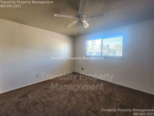 Building Photo - 128 E Ellis Dr