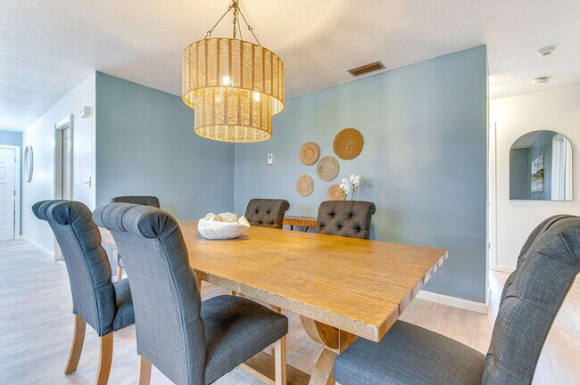 Building Photo - 589 Coconut St