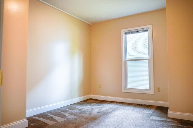 Building Photo - 124 Crain Ave