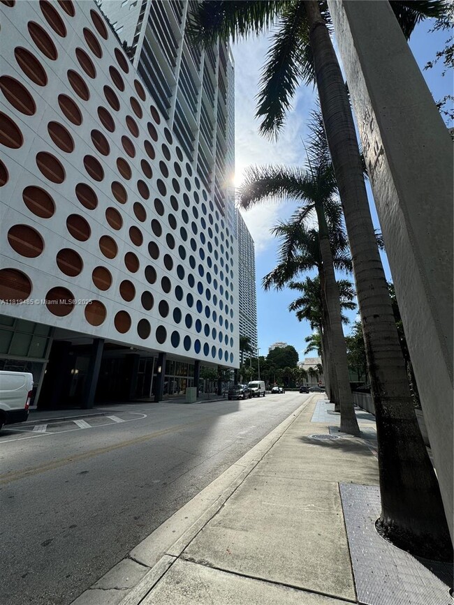 Building Photo - 500 Brickell Ave