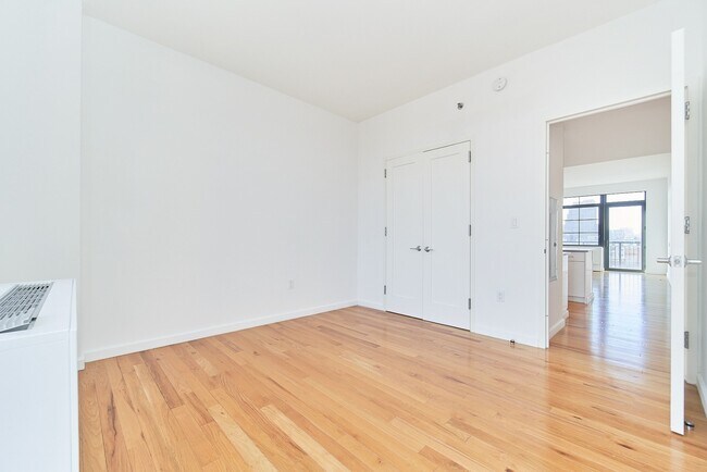 Building Photo - Gorgeous Two Bedroom with Floor to Ceiling Windows