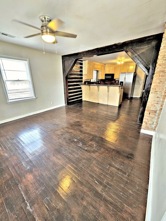 Building Photo - 614 3rd Ave SW