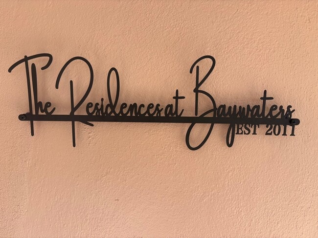 Building Photo - 7261 Bay St