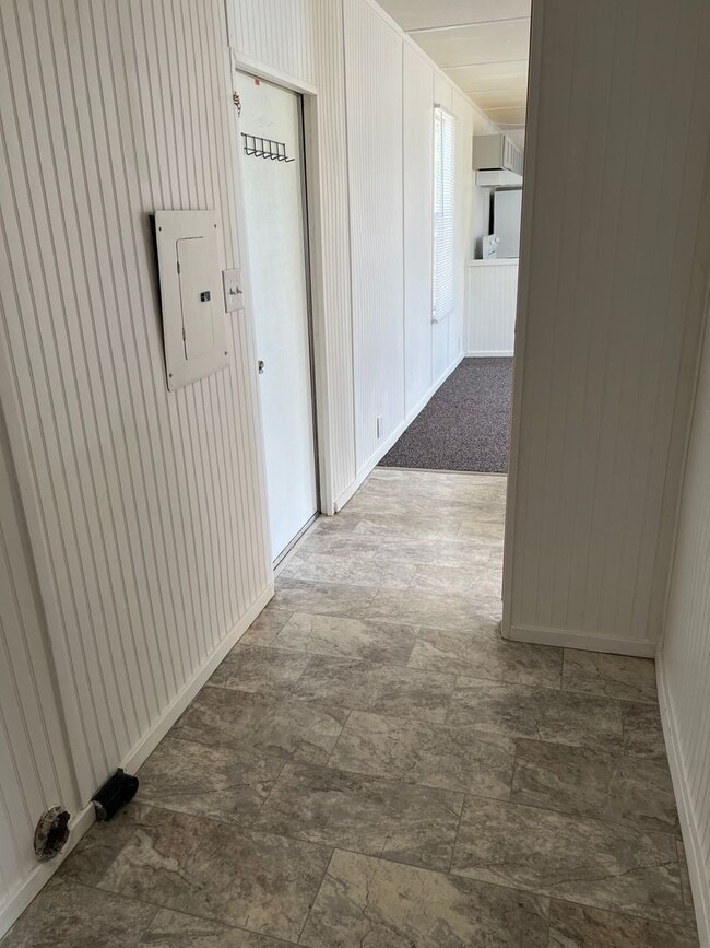 Building Photo - Affordable 2  Bedroom 1 bath  $ 1100 Mary ...