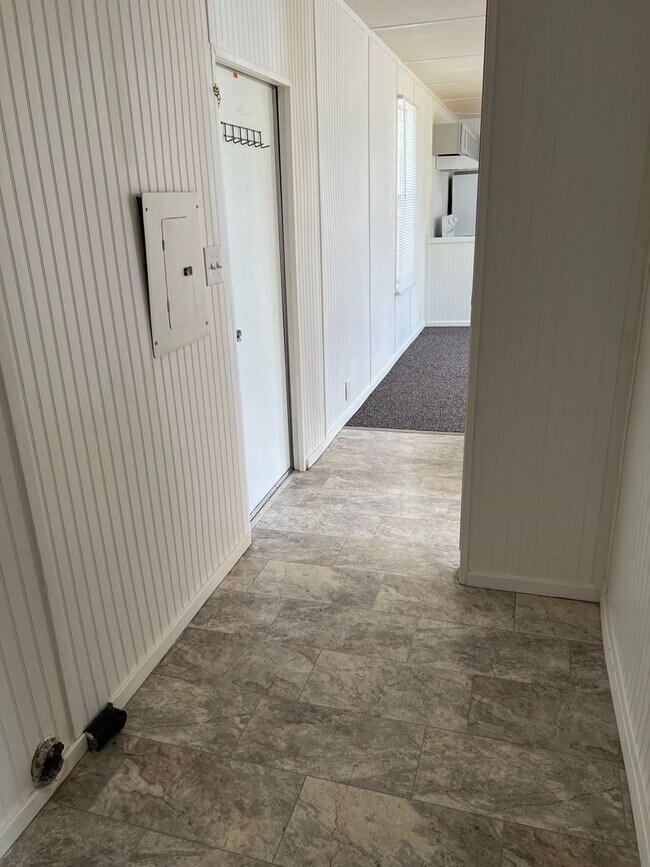 Building Photo - Affordable 2-Bedroom /1-bath-Mobile Home -...