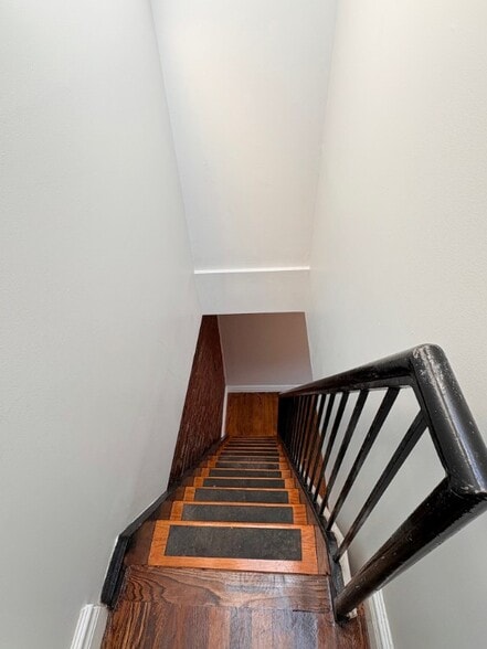 Building Photo - 416 E 13th St