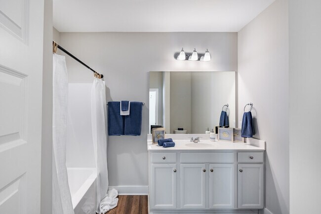 Building Photo - 2033 Weaver Way