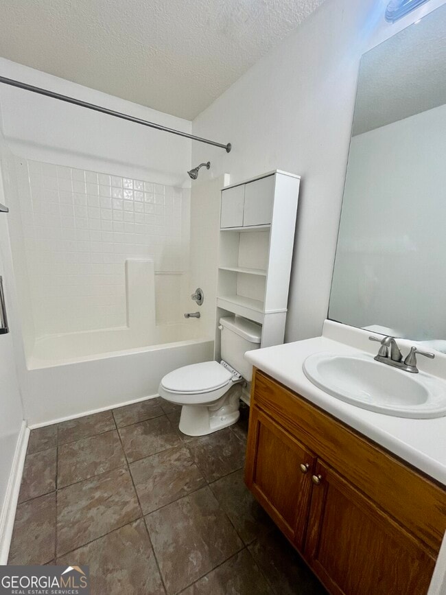 Building Photo - 435 Creekside Dr