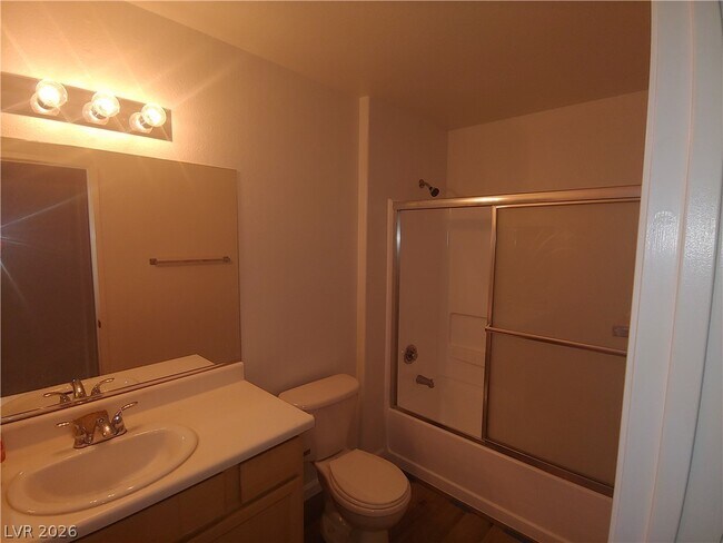 Building Photo - 950 Seven Hills Dr
