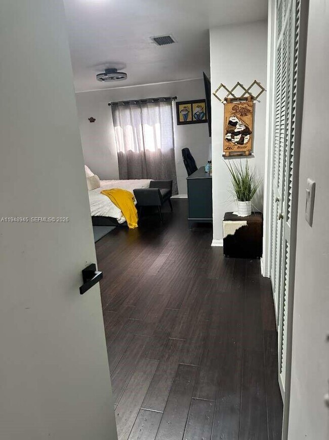 Building Photo - 2827 McKinley St