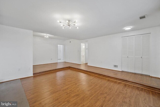 Building Photo - 12883 Cara Dr