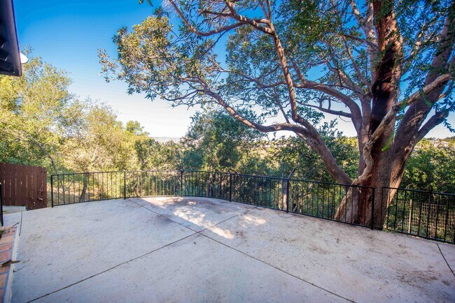 Building Photo - Anaheim Hills