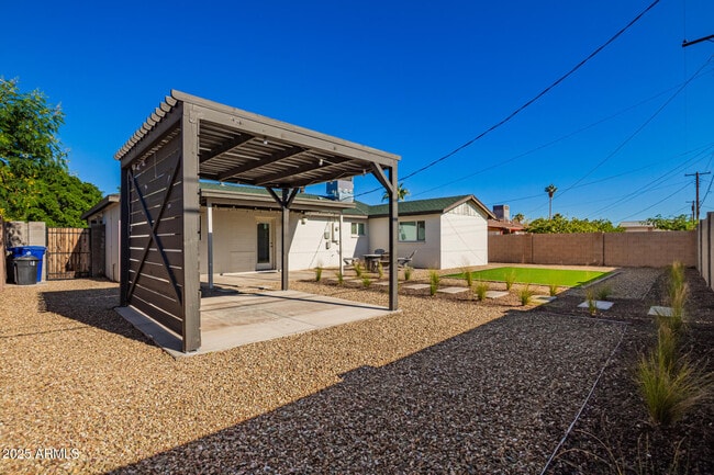 Building Photo - 331 E Continental Dr