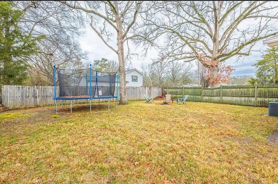 Building Photo - 8145 Iris Dr