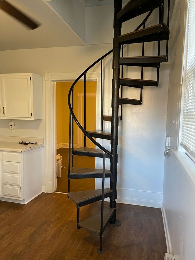 Building Photo - Large 3 bdrm/1 bath Home Within Walking Distance to VCU!