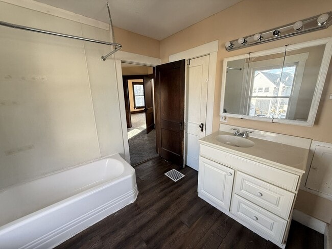 Building Photo - Very large 4 bedroom home for rent - Canton NW