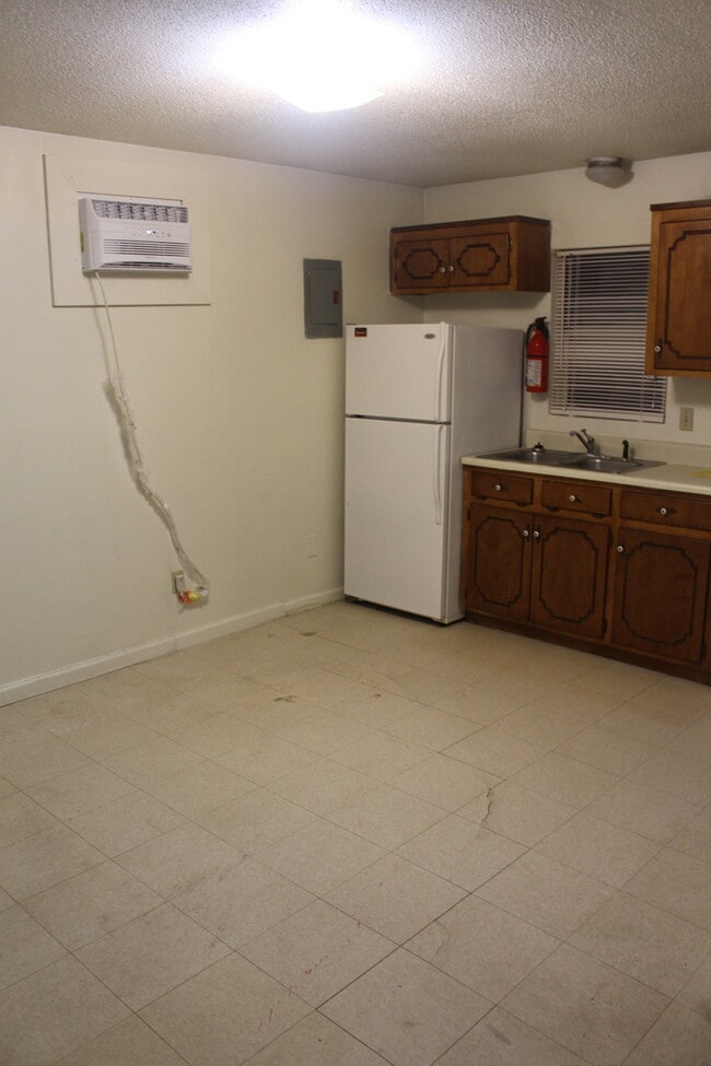 Building Photo - Adorable Studio Cottage in Central