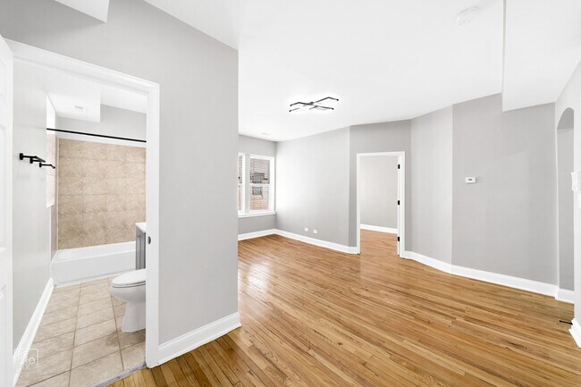 Building Photo - 5832 W North Ave Chicago, IL 60639