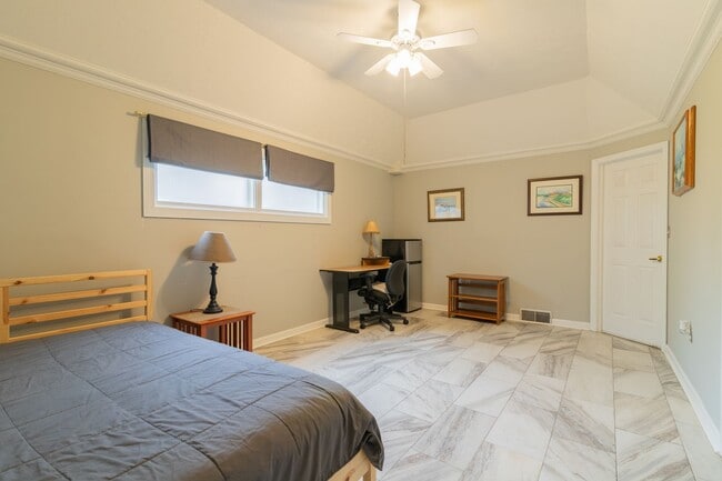 Building Photo - Furnished Midtown 4 Bedroom/2 Bath Home, C...