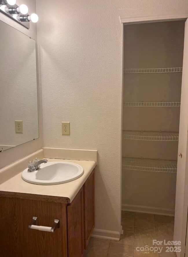 Building Photo - 1124 New Day Ct