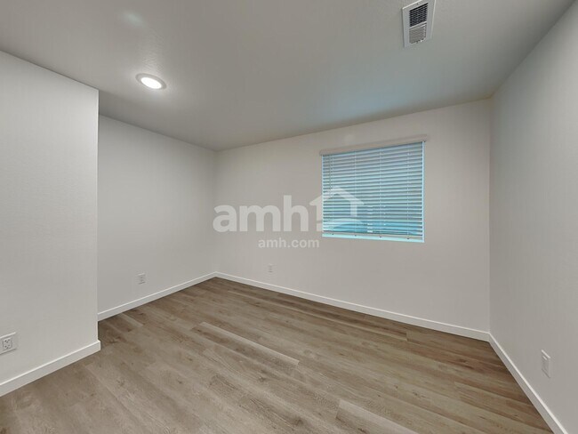 Building Photo - 26107 E Calhoun Pl