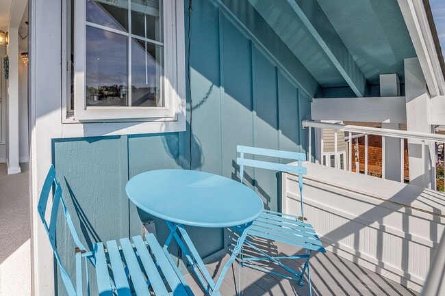 Building Photo - Portage Bay Floating Home