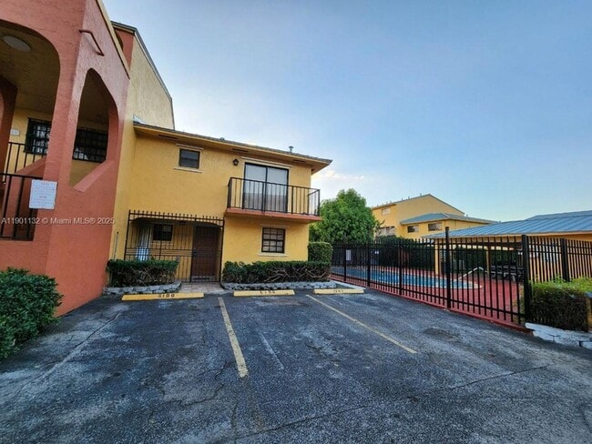 Building Photo - 5100 W 12th Ln