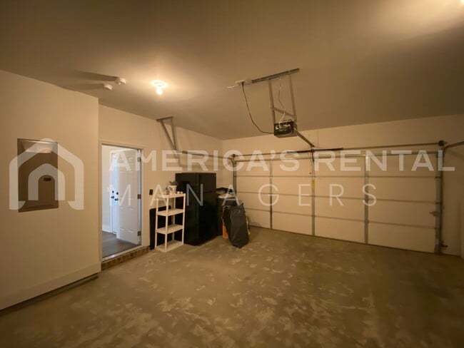 Building Photo - Large Townhome for Rent in Gardendale...  View with 48 Hours Notice!