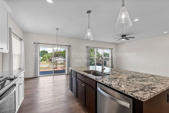 Building Photo - 521 Upper Ridgepointe Ct