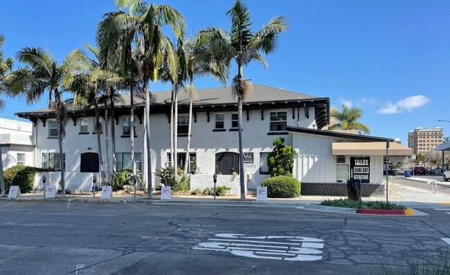 Building Photo - 430 Olive St