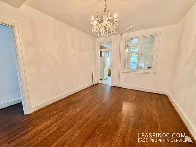 Building Photo - 304 16th St SE