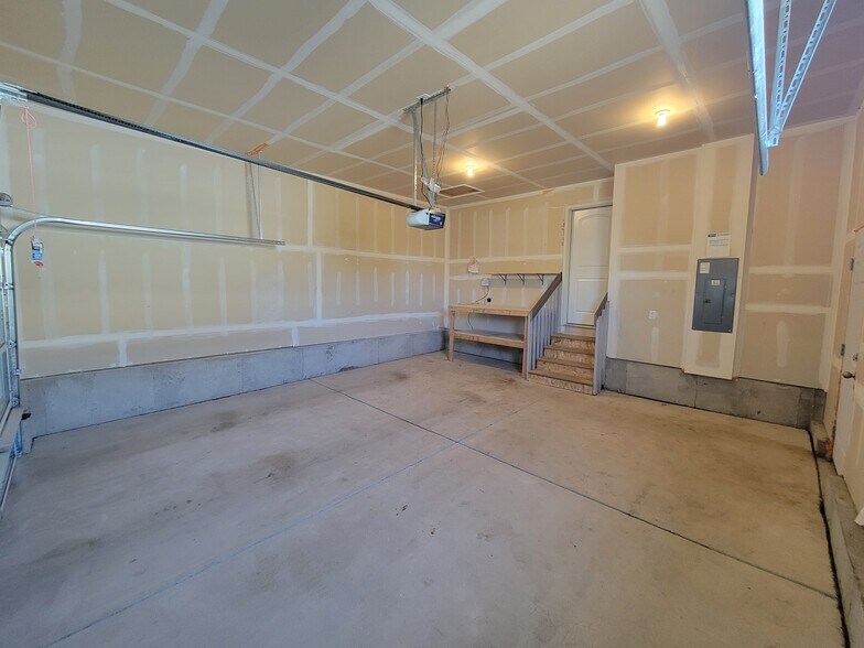 Building Photo - 1566 Driftline Dr