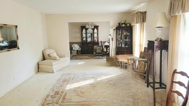 Building Photo - This home has tons of potential, yep it ne...