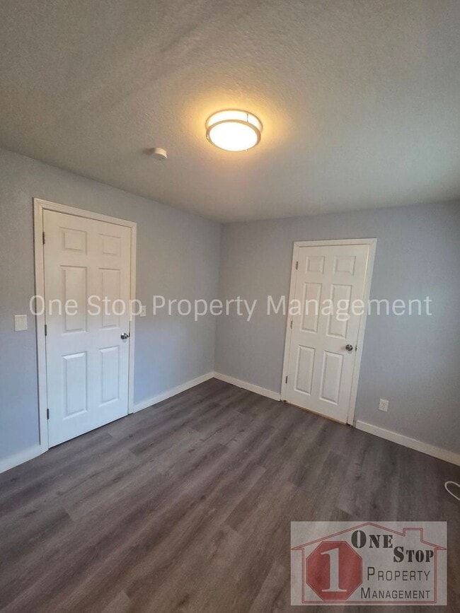 Building Photo - Beautiful 4 Bedroom 2 Bathroom in Kansas City!
