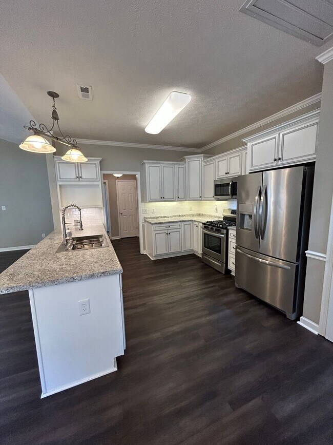 Building Photo - Welcome to Williamsburg Plantations!