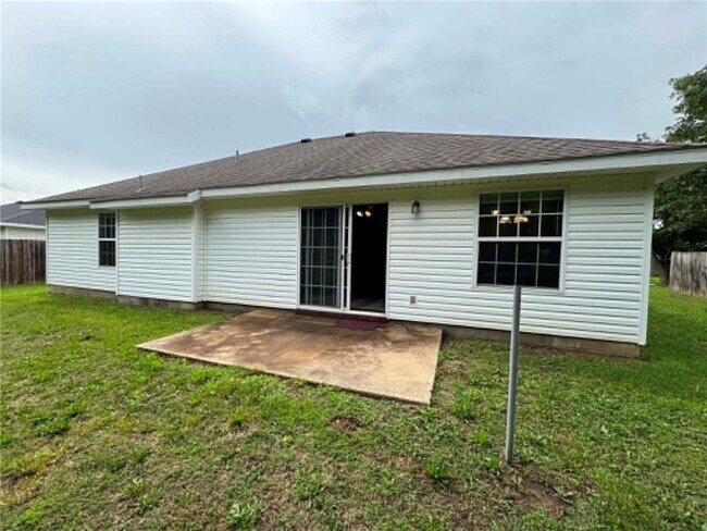 Building Photo - 540 Stowers Ave