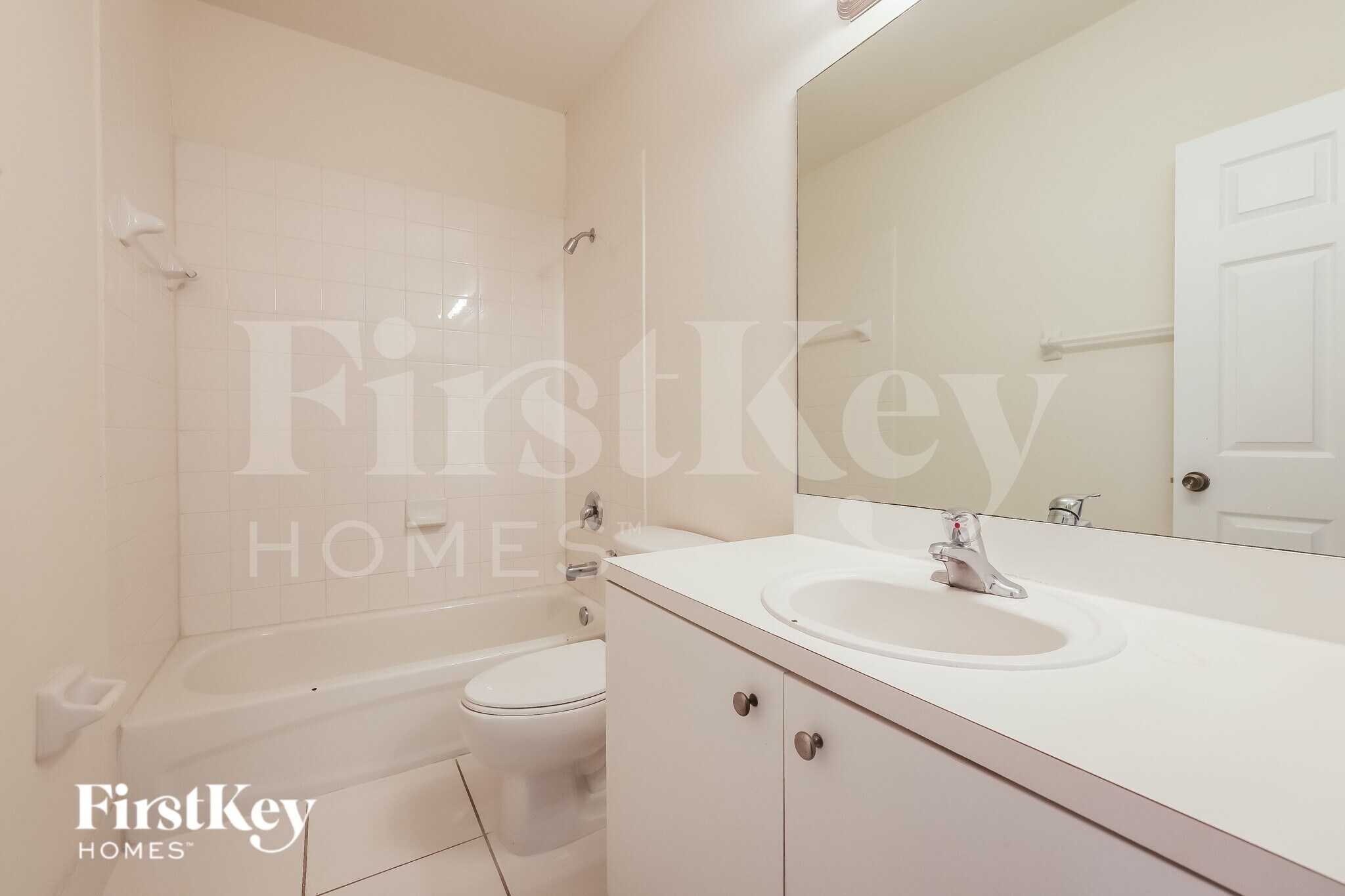 Building Photo - 1490 NE 33rd Rd