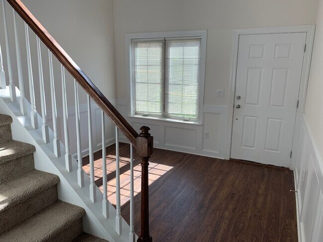 Building Photo - Stunning Brick Townhome with Garage in Tre...