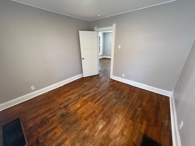 Building Photo - 402 E Elm St