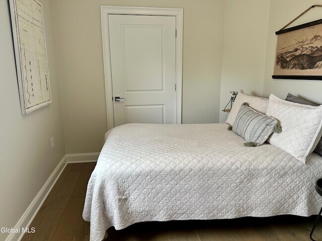 Building Photo - 77 Van Dam St