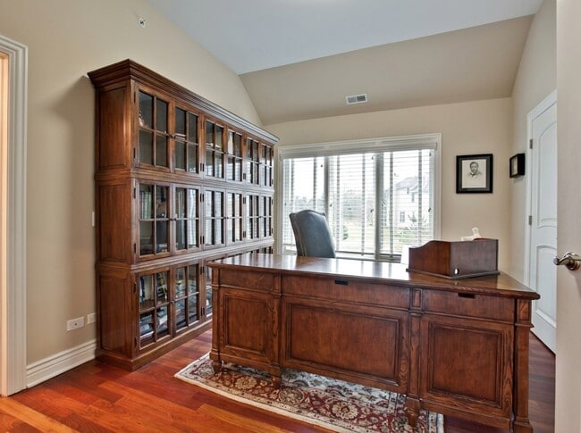 Building Photo - 7229 Roxbury Ct