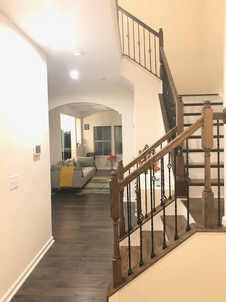 Foyer to the stairs & living room - 4014 Audubon Park Dr