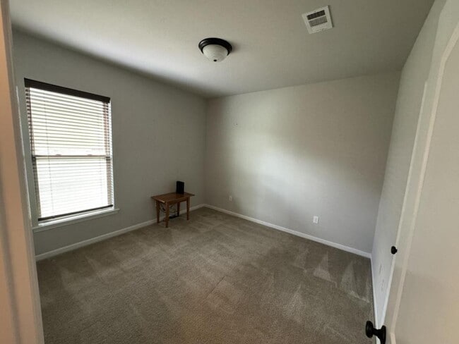 Building Photo - 16901 Desmare St