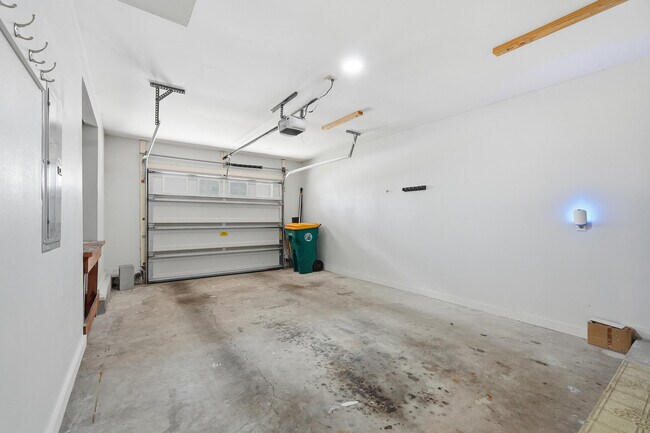 Building Photo - 114 Gleneagles Dr
