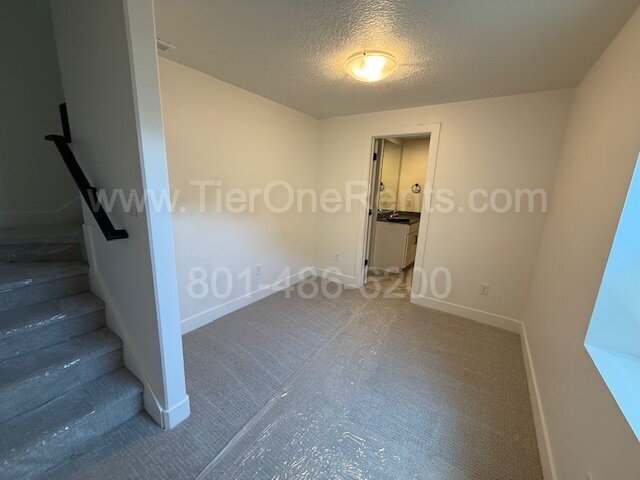 Building Photo - NO DEPOSIT option available for qualified ...