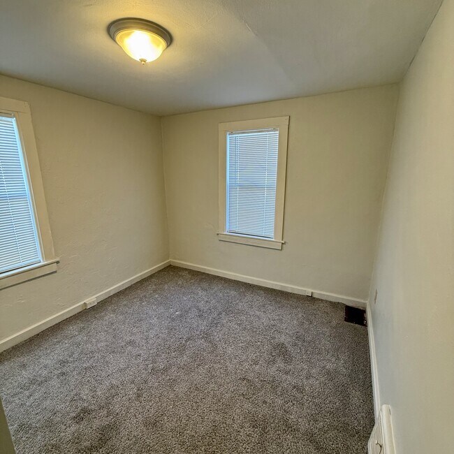 Building Photo - 338 La Motte Ln