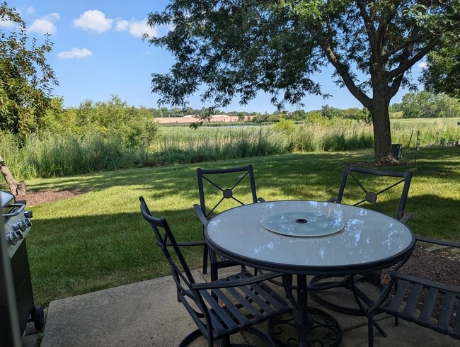 Building Photo - 2502 Oak Tree Ln