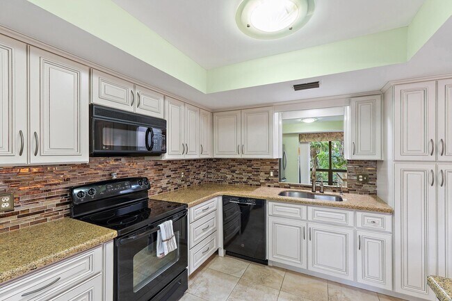 Building Photo - 413 Brackenwood Ln S