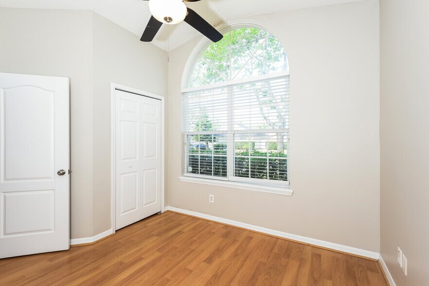 Building Photo - 10531 Leader Ln