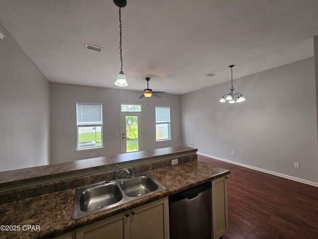 Building Photo - 7225 Quail Hollow Dr